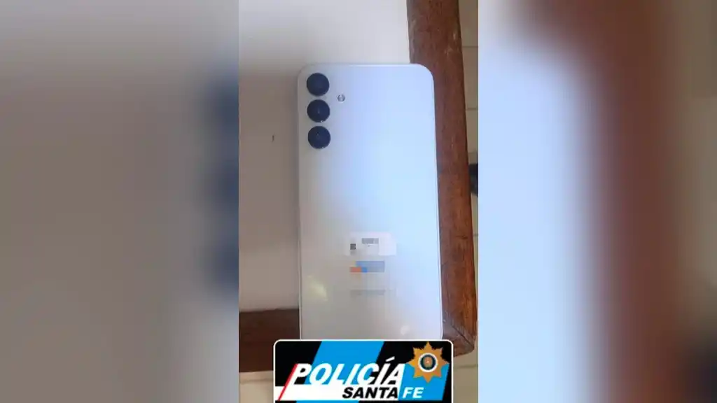 Aprehendieron a un joven en plena vía pública por haber robado un celular dentro de un comercio en barrio Villa Rosas