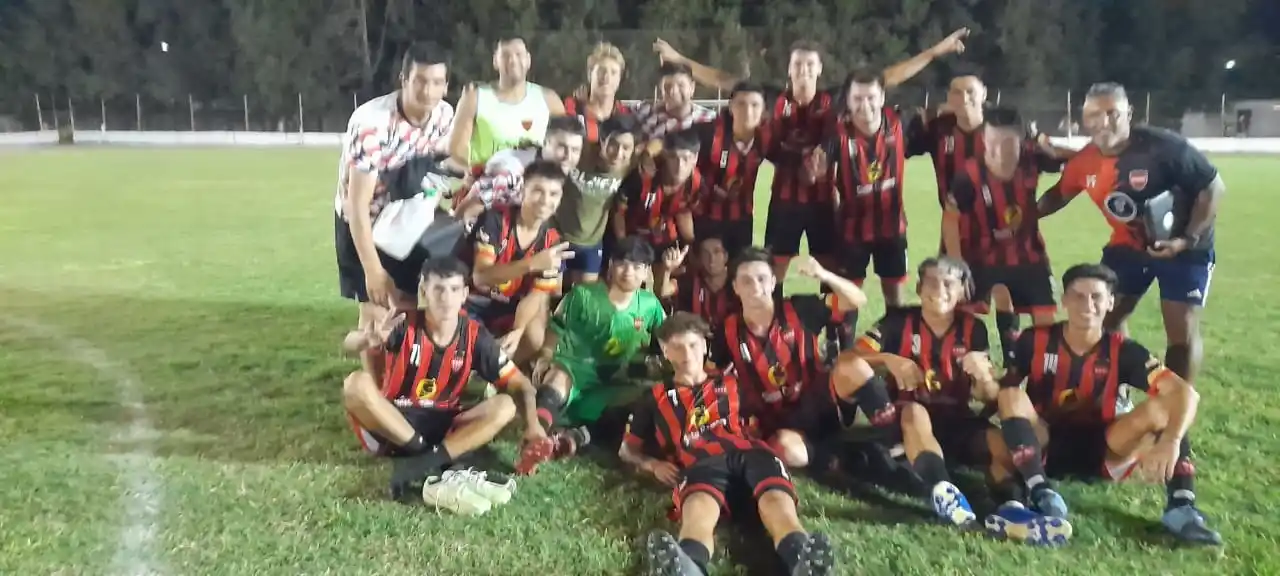Central mantuvo el invicto en este torneo nocturno ante su tradicional rival, o sea Sosiciedad Sportiva al que derrotó sin atenuantes por 2-0 y se metió en la final.