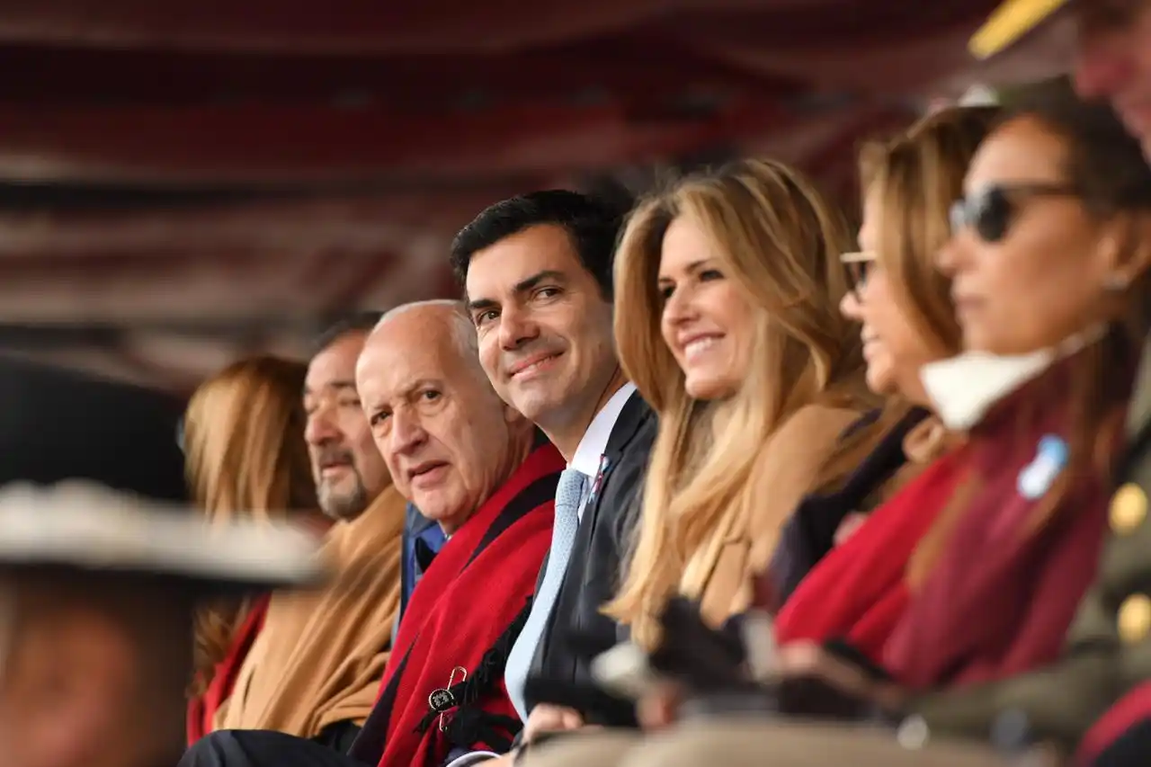 Roberto Lavagna y Juan Manuel Urtubey juntos en homenaje a Güemes
