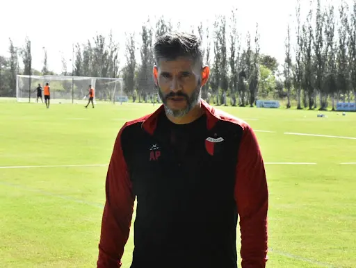 Ariel "Pata" Pereyra, de 51 años,  había llegado al Sabalero tras la salida de Diego Osella.