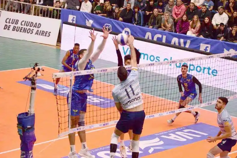 River, Campana, Ferro y Ciudad, adelante
en un inicio de cuartos muy parejo