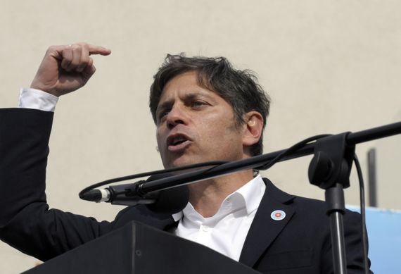 Kicillof salió al cruce tras la decisión del gobierno de poner un techo de 2% a las paritarias