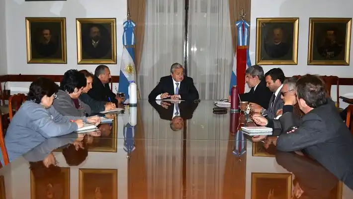 Se reunió la paritaria de transporte escolar