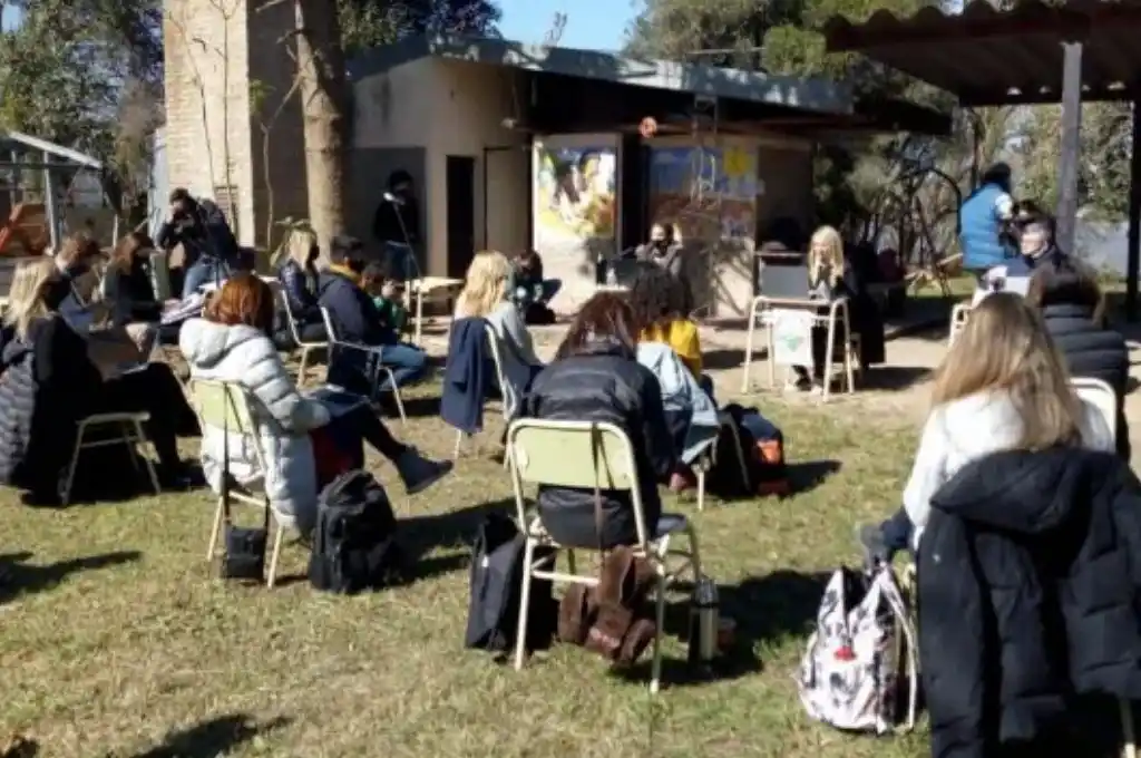 Concejales rosarinos sesionan en la isla El Espinillo