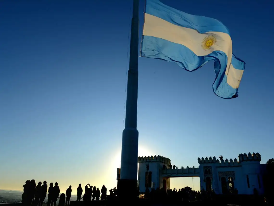 El Día de la Bandera es un feriado nacional inamovible, por lo que no puede trasladarse a una fecha anterior ni posterior.