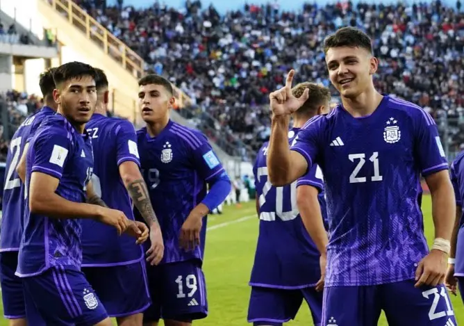 Mundial. Argentina goleó y ganó el grupo
