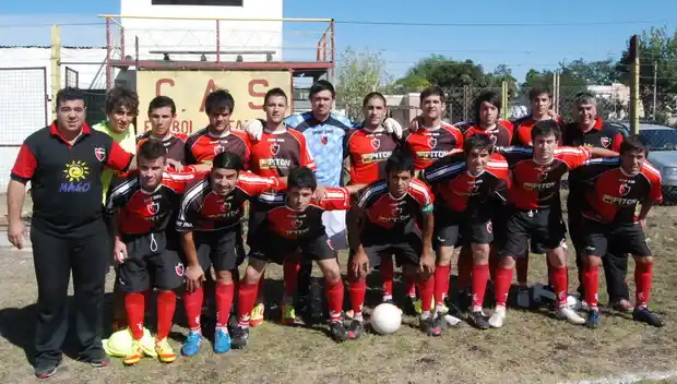 Sarmiento e Isleños  ganaron y mandan en los torneos de la "A" y la "B"