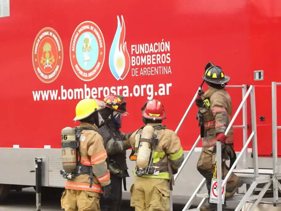 "Sirenazo": Los Bomberos bonaerenses protestaron contra un posible recorte de subsidios