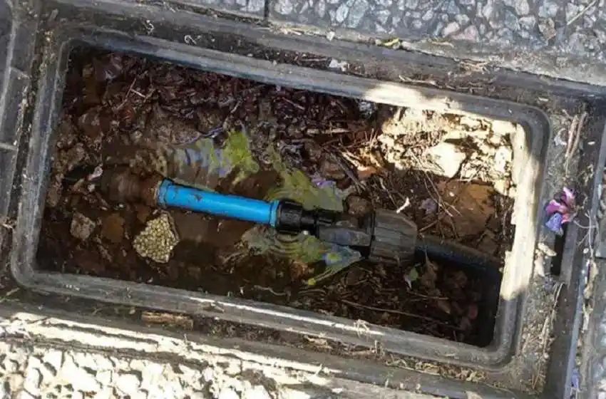 Denuncian ola de robos de tapas de boca de tormenta y medidores de agua