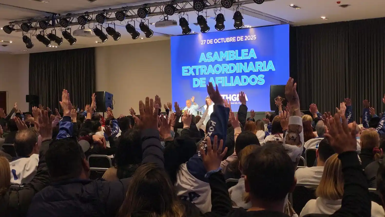 La resolución se adoptó en una Asamblea Extraordinaria realizada en el Hotel UTHGRA Presidente Perón, con la participación de 561 trabajadores y trabajadoras.