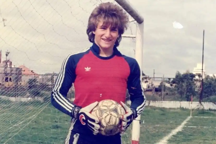 Quién es y cómo piensa Javier Milei, el candidato “sorpresa” que arrasa en casi todo el país