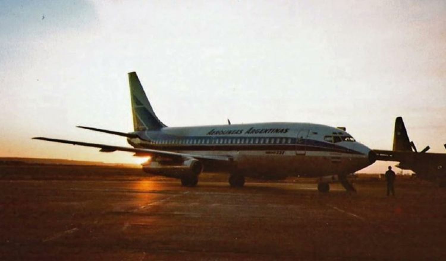 Cóndores en Malvinas: El rol de Aerolíneas Argentinas y Austral durante la guerra de 1982