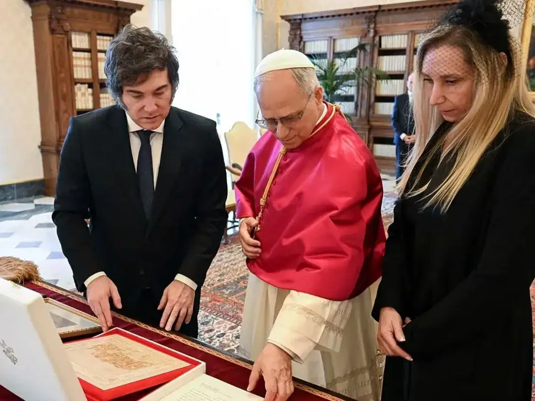 El secretario de Culto recibió al nuevo embajador del Vaticano: qué se sabe sobre la posible visita del Papa