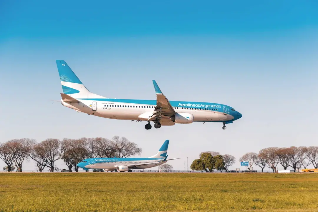 El Gobierno decidió reglamentar la esencialidad del servicio aeronáutico comercial
