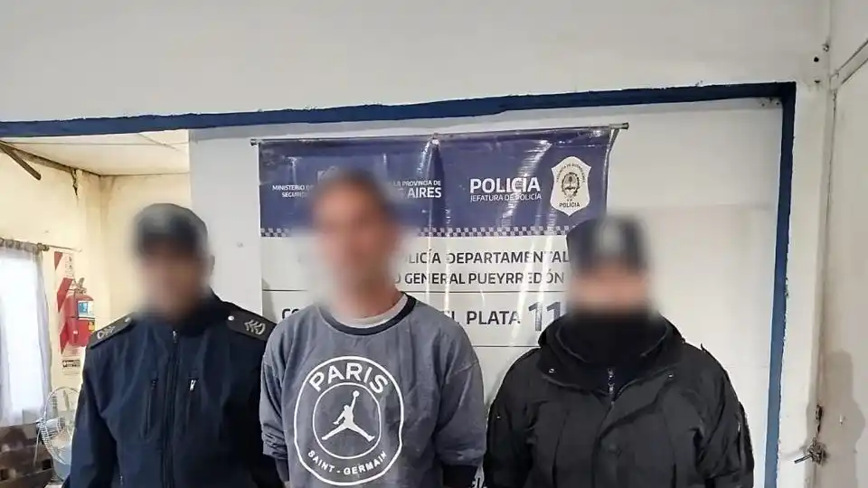 Durante el procedimiento, se concretó la detención del hombre, de 42 años de edad, y se secuestró una carabina marca Sig Sauer