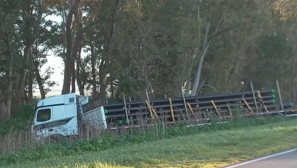 El siniestro tuvo lugar en la llamada “Curva de Sarachu” minutos antes de las 6 de la mañana.