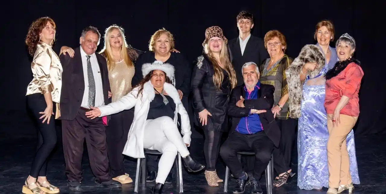 “Noche de Comedia”. Función protagonizada por integrantes de la compañía teatral Proyectarte, de Tres Arroyos