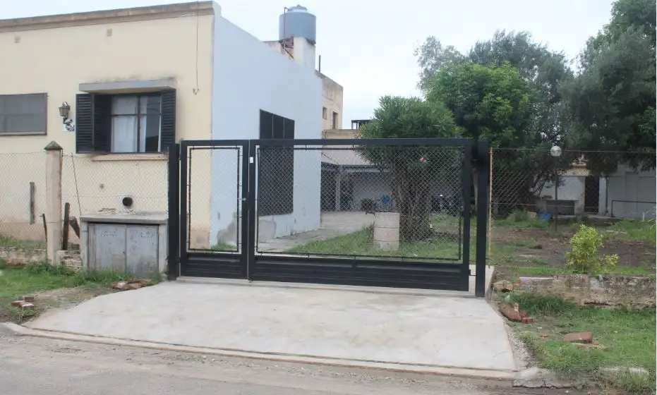 Realizan obras de remodelación en accesos al asilo de ancianos