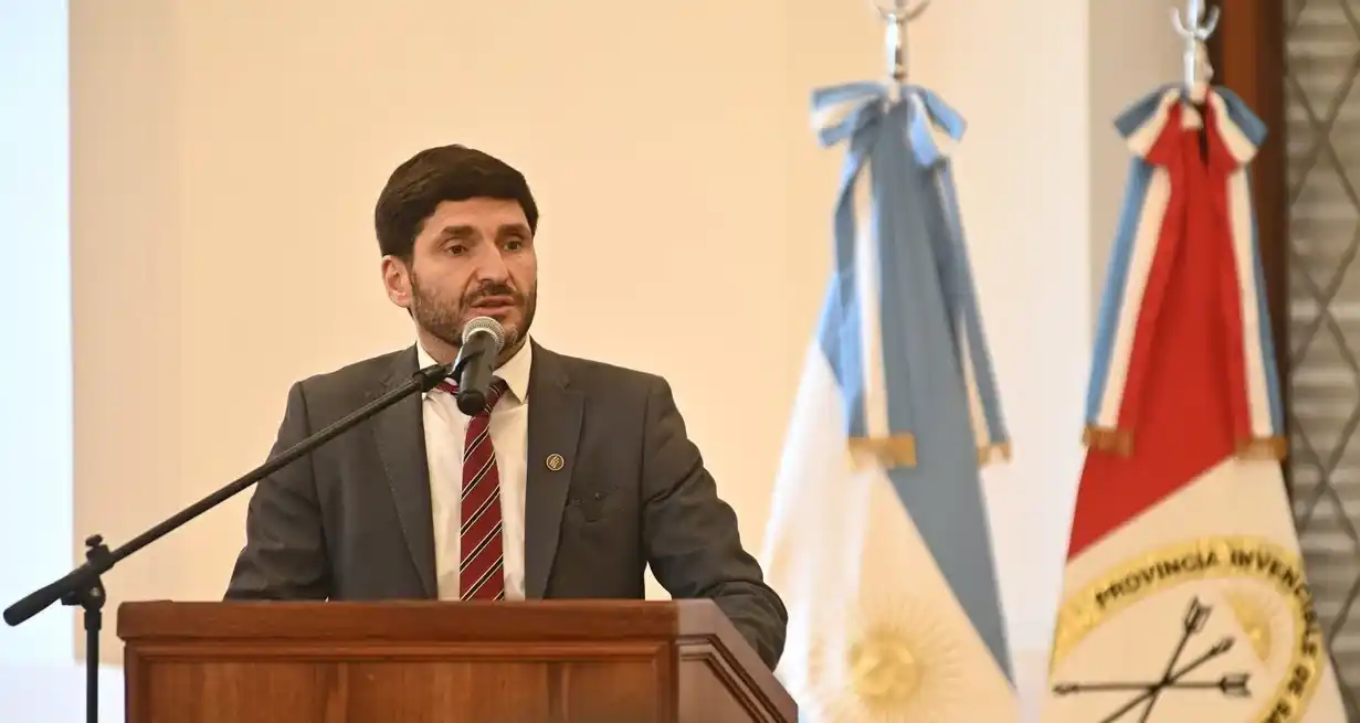 El gobernador Maximiliano Pullaro convocó formalmente a sesiones extraordinarias en la Legislatura de la provincia. Créditos: Flavio Raina