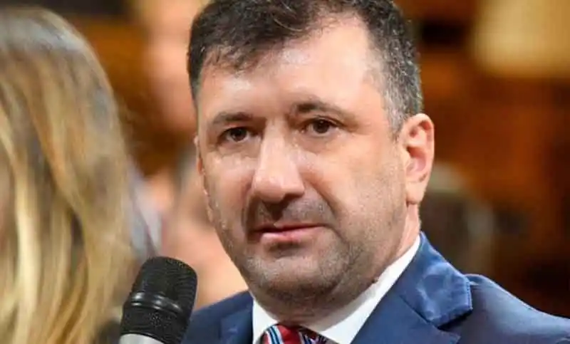 Edgardo Kueider dejó de figurar como senador en la web oficial del Senado de la Nación