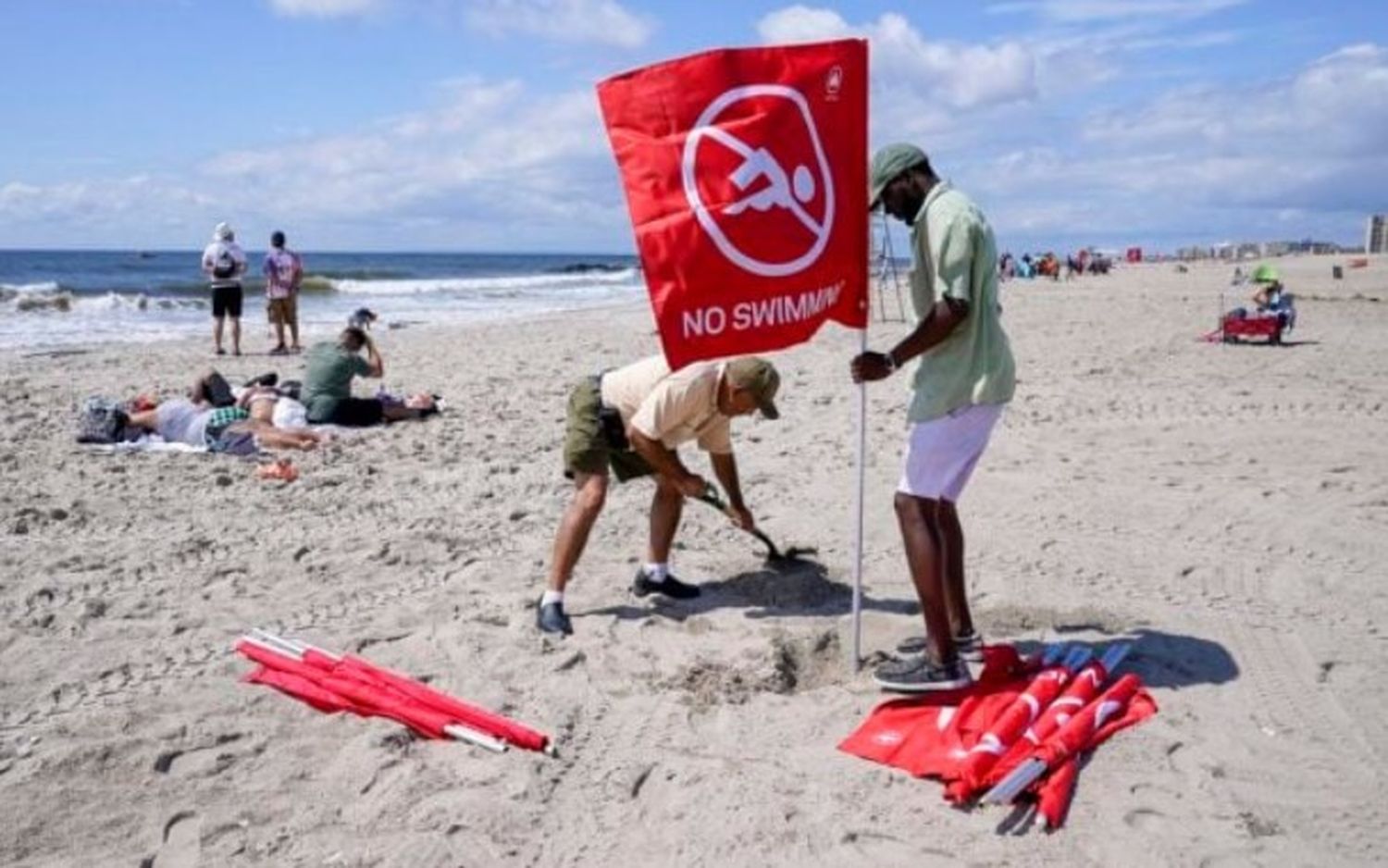 Rockaway Beach, por su cercanía a Brooklyn y Manhattan, es una de las playas más accesibles para los neoyorquinos, y de hecho se puede llegar hasta ella en línea de metro.