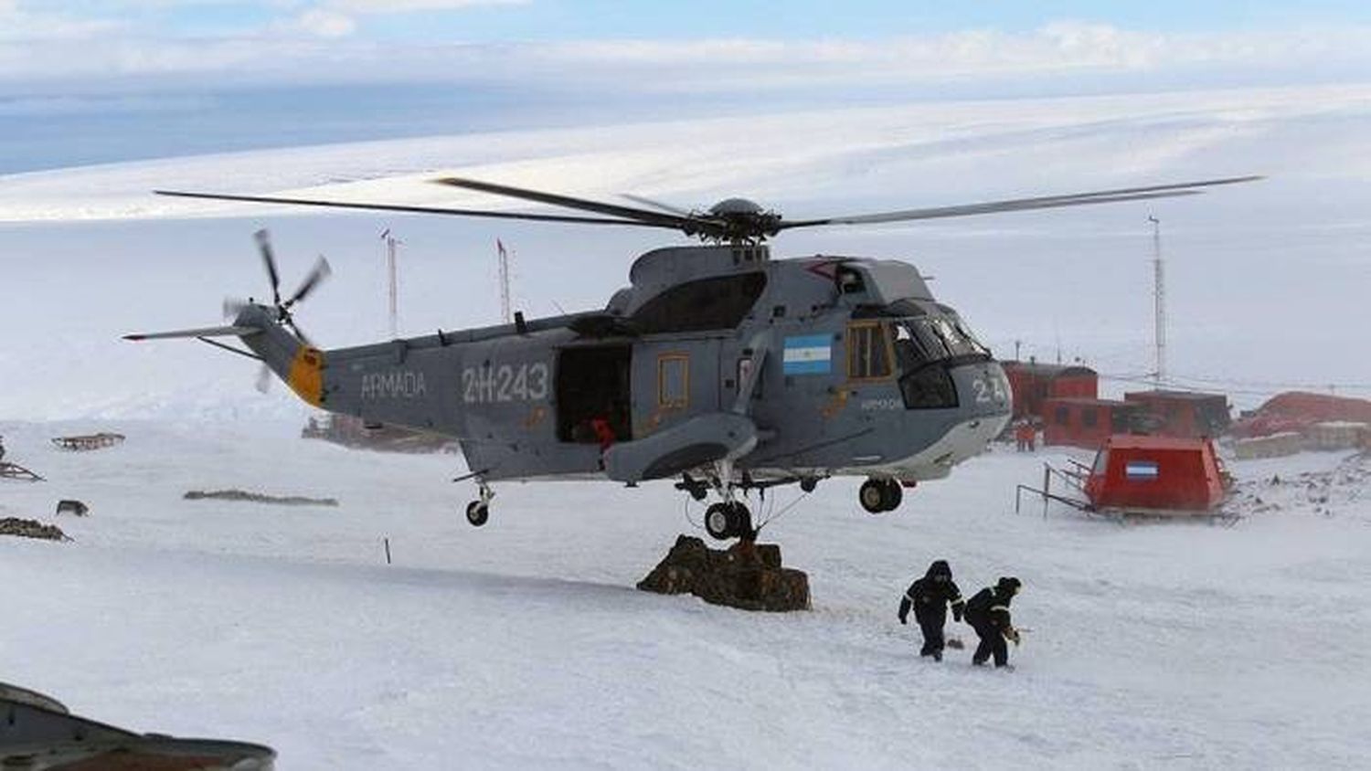 Dos helicópteros del Irízar para abastecer a las  13 bases antárticas