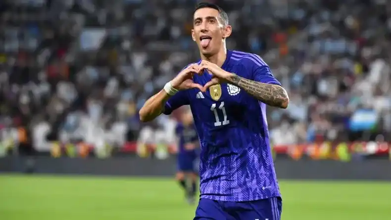 Sigue boqueando el jugador francés que le había pegado al Dibu: ahora se la agarró con Di María
