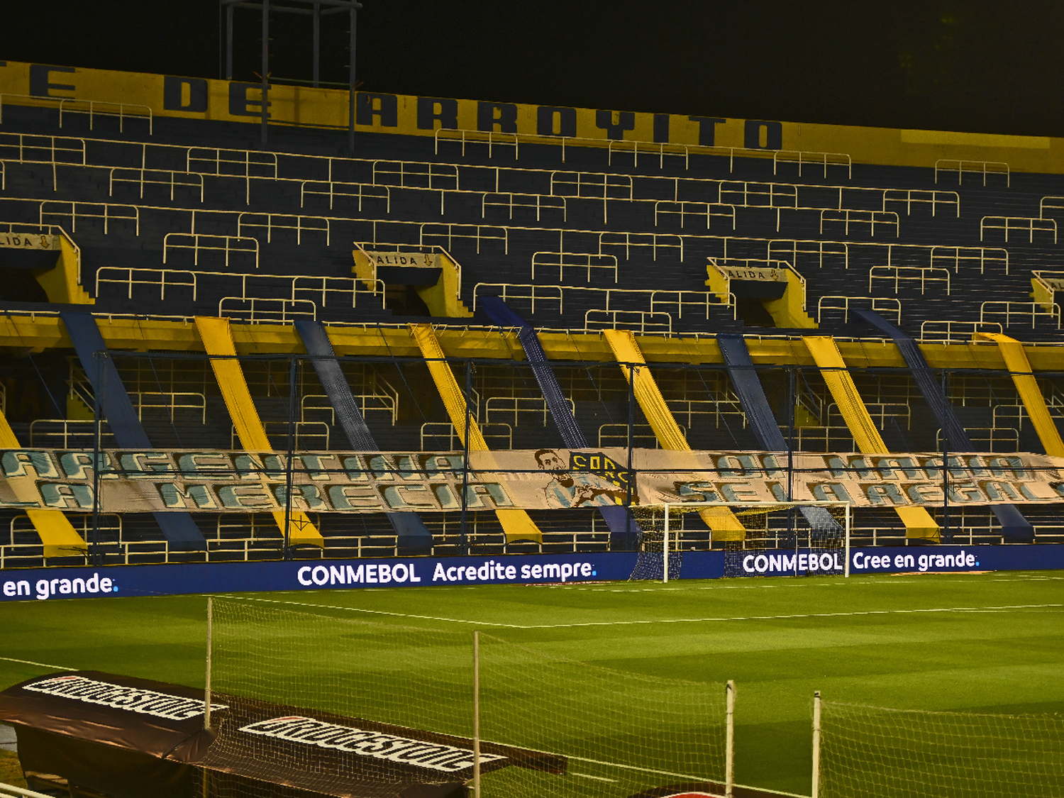 Central le dedicó una bandera a Di María 