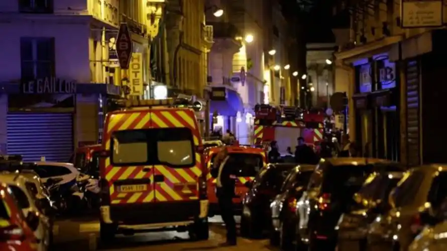 Un muerto y cuatro heridos tras un ataque de un asaltante con un cuchillo en París