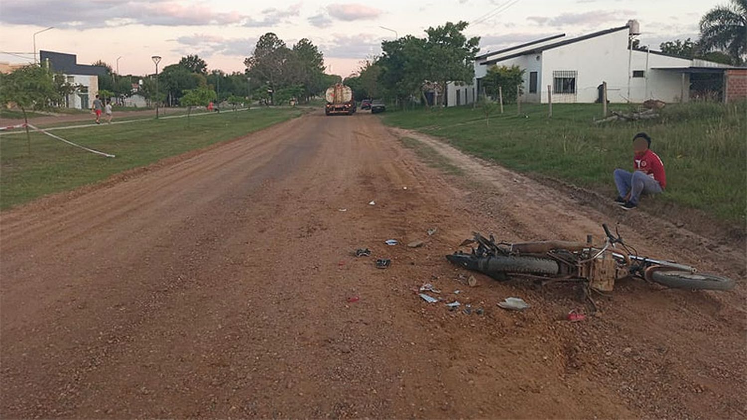 Murió joven embarazada al chocar la moto en que circulaba contra un camión