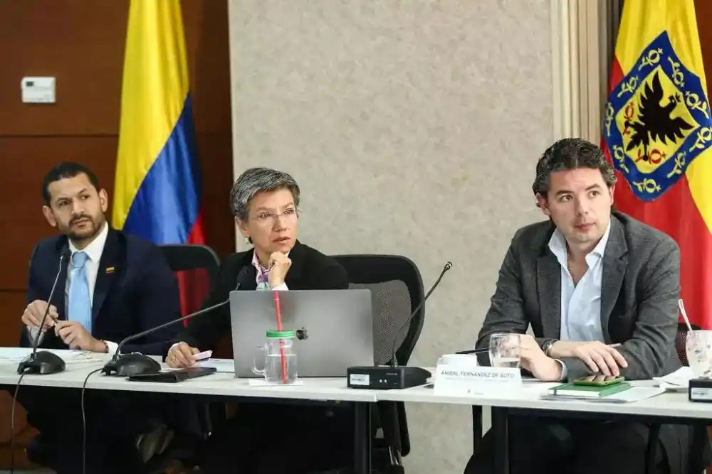 «ENVENENAN LA DEMOCRACIA»: Alcaldesa de Bogotá recalca que «en Colombia no habrá GOLPE DE ESTADO»