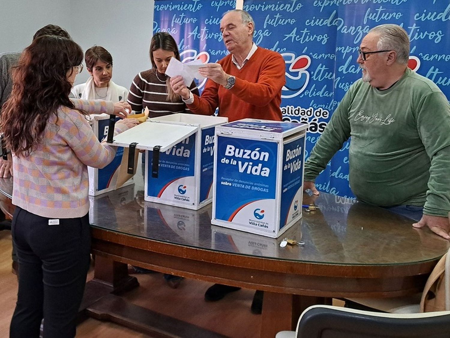 El intendente Norberto Gizzi encabezó el acto de apertura de los buzones.