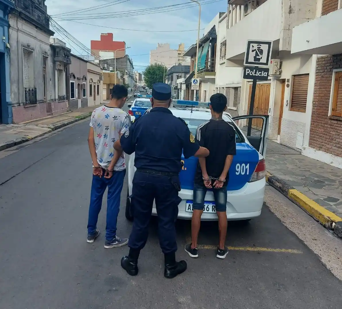 Dos detenidos por robar placas de bronce del Cementerio Municipal de Paraná