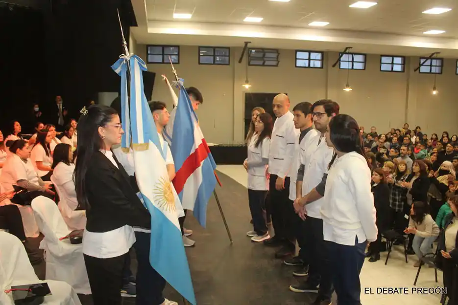 Se realizó el acto de colación de la Cruz Roja Gualeguay