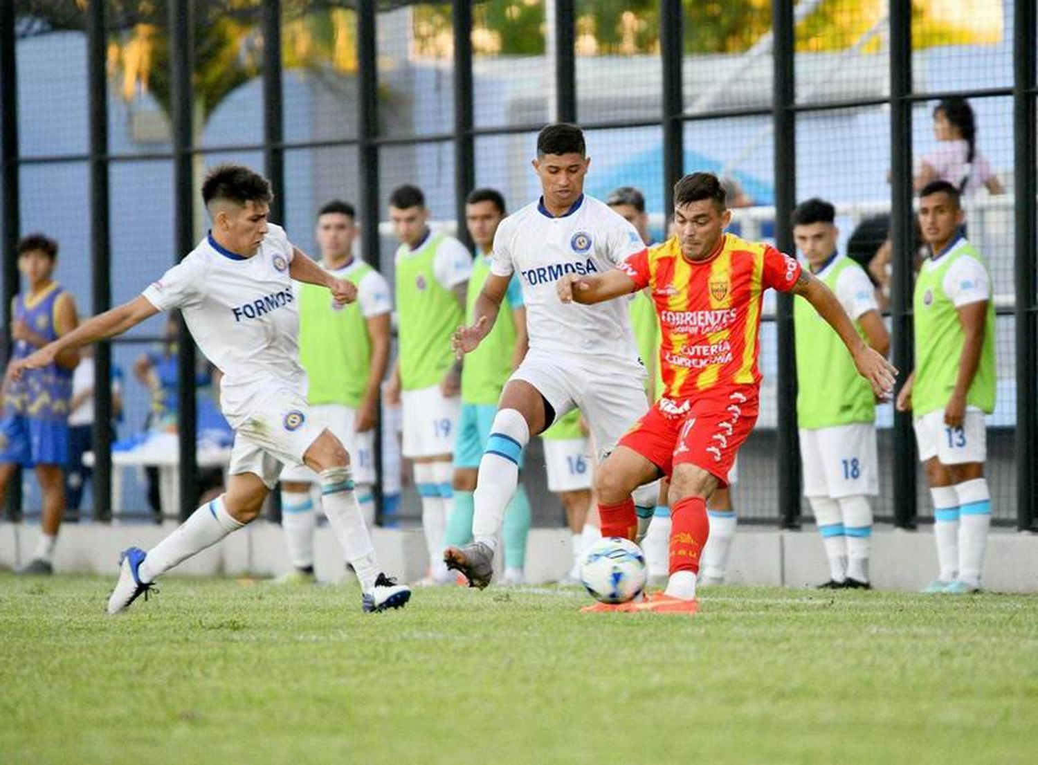 Sol de América visita a
Boca Unidos de Corrientes