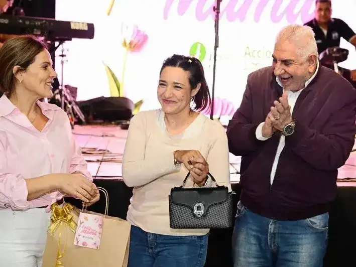 El intendente Jofré encabezó agasajo para
las madres que trabajan en la Municipalidad