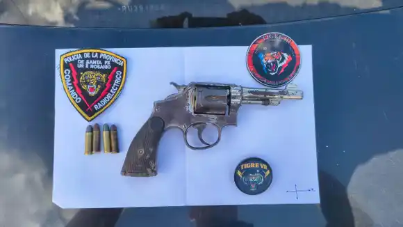 Asesinaron a una joven en Villa Gobernador Gálvez y el presunto autor está prófugo: hay tres detenidos