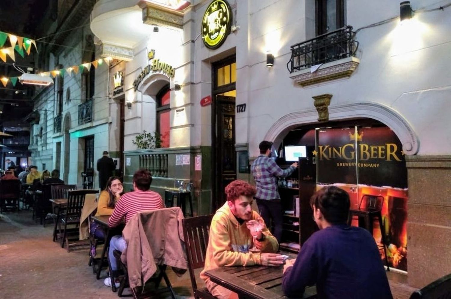 A pesar de las restricciones, los rosarinos celebraron el Día del Amigo