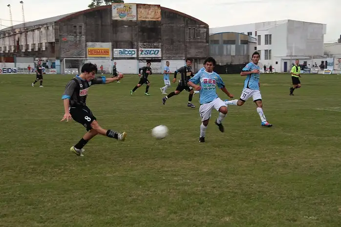 Juventud Unida perdió la primera de las semifinales 