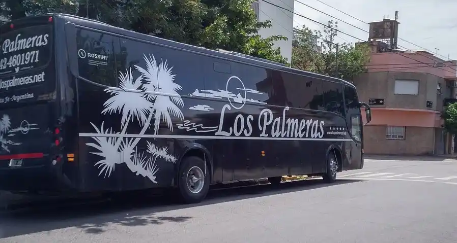 Los Palmeras cantaron “Asesina” con Andrés Calamaro