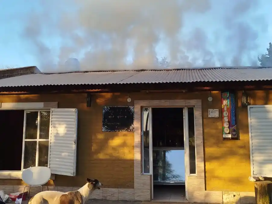 Los bomberos evitaron que las pérdidas fueran totales.