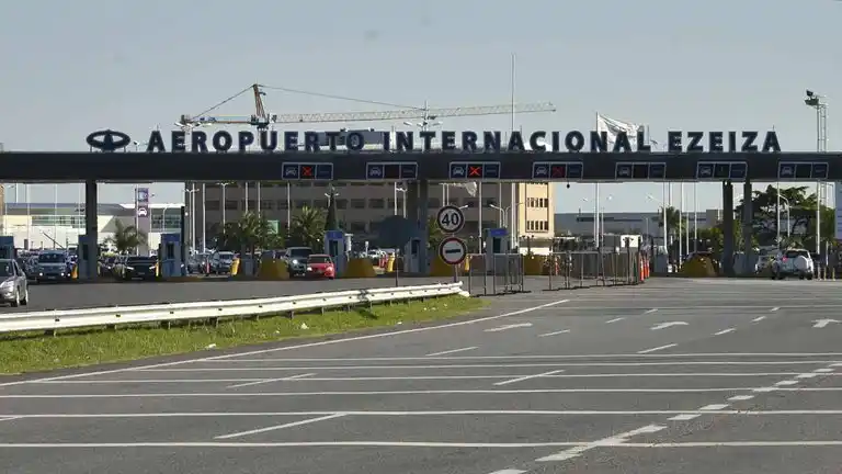 El Gobierno aconseja suspender los viajes de egresados