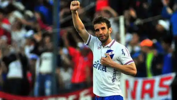 ¿Quién es Iván Alonso, el veterano goleador que quiere Gallardo?