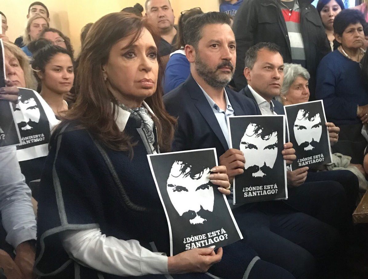 Cristina fue increpada por la madre de una víctima de la Tragedia de Once en una misa por Maldonado