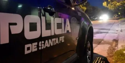 Firmat: detienen a un hombre por resistirse a un control y a una mujer por robar un celular policial