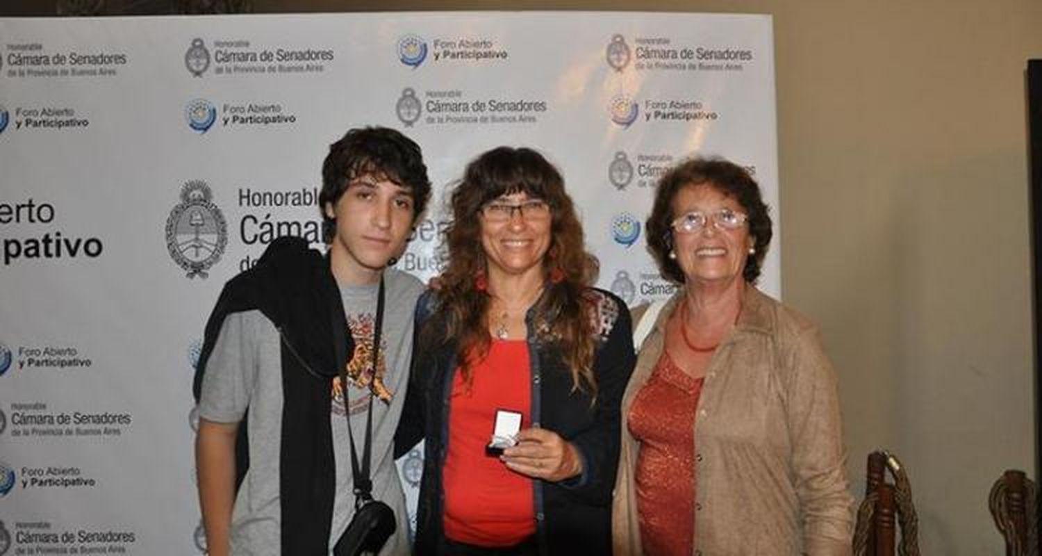 El senado premió a investigadora sampedrina