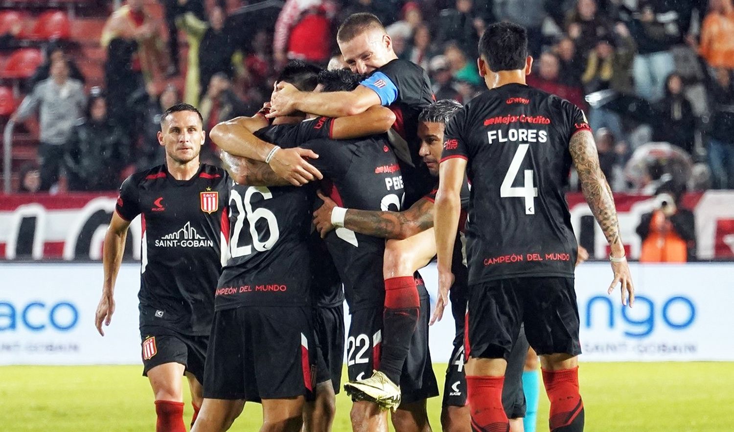 Los pinchas festejan el gol de Correa. El equipo es escolta en la zona B