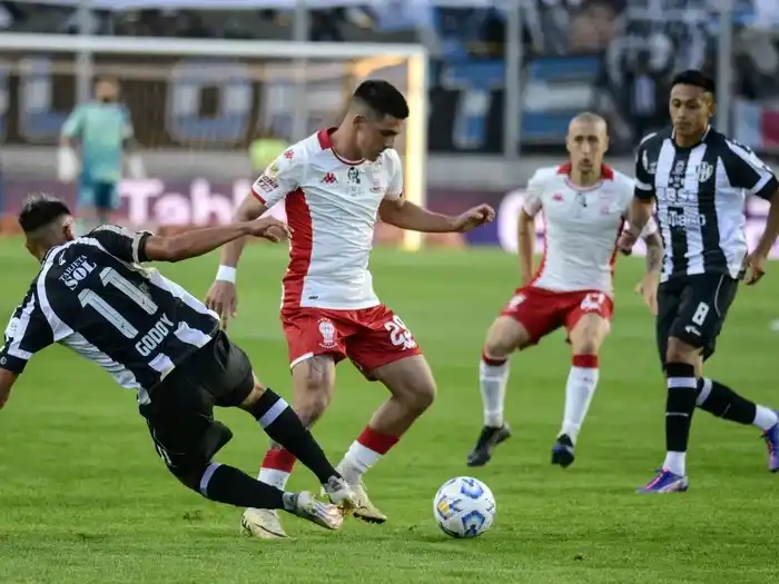 Huracán recibiendo a Central Cba.