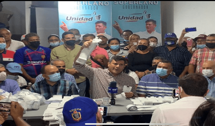 ¡PERSECUCIÓN! Conatel baja Santamaría a programa radial de Freddy Superlano en Barinas