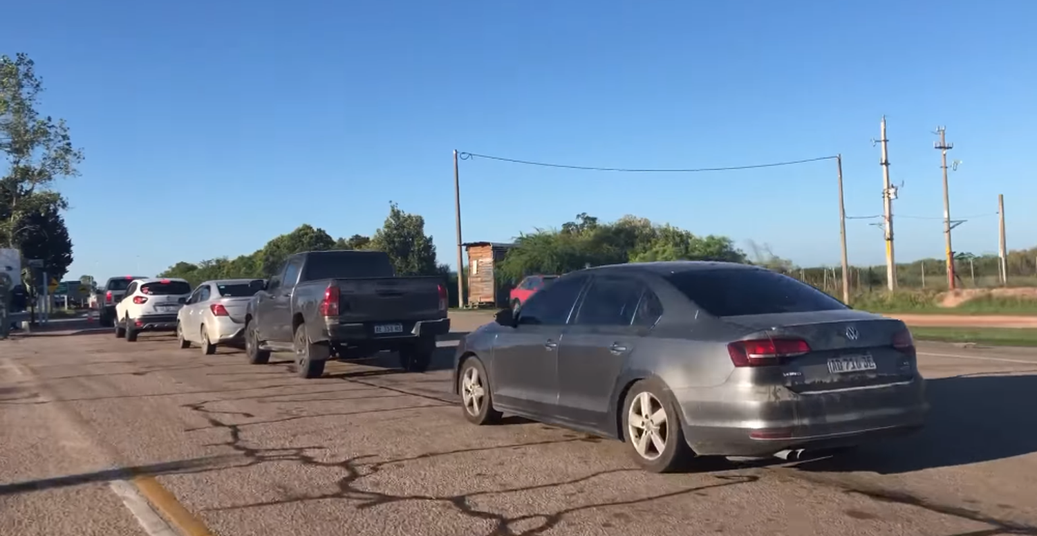 Decenas de argentinos quedaron varados en el puente San Martín durante horas